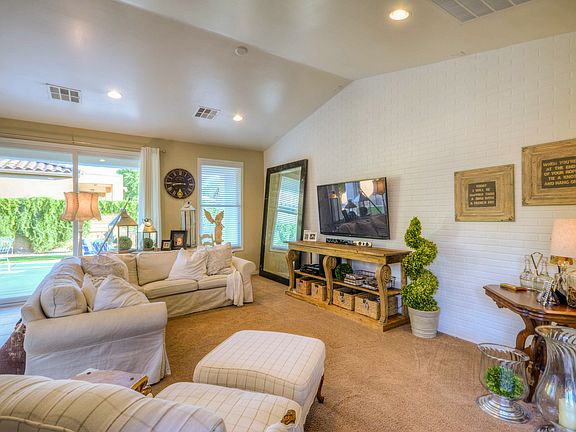4th image of 2379 E Wisteria Dr