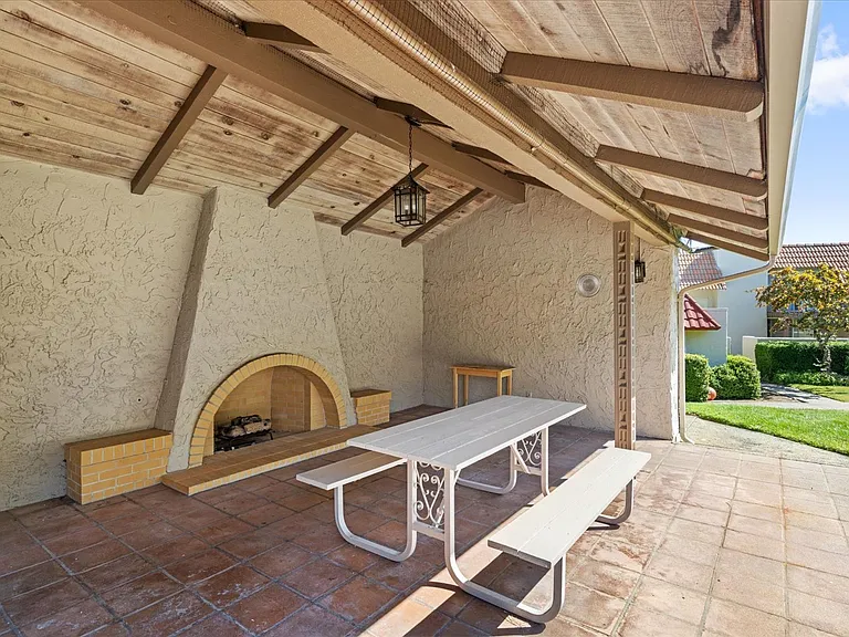 9 Heritage Ct — Photo 44