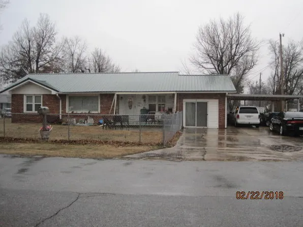 320 Circle Dr, Miami, OK 74354