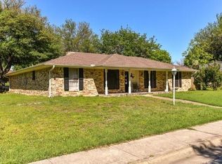 924 Westlake Dr, Desoto, TX 75115
