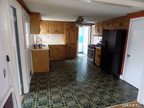 4th image of 28 Colony Street