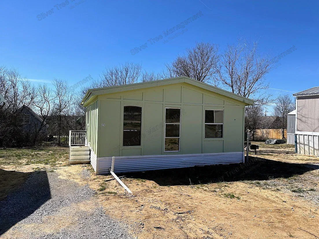 2 bed, 1.0 bath, 700 sqft, $700 — Photo 1