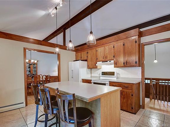 2nd image of 19 Applewood Ln