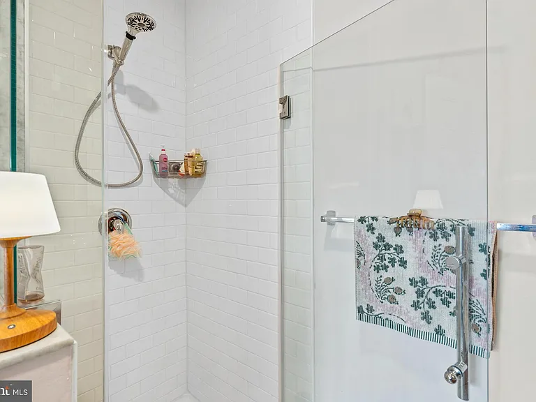 715 Brown St #B — Photo 16