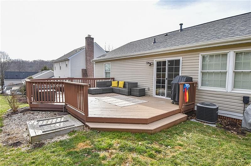 545 Cherryhill Dr, Bridgeville, PA 15017 | Zillow