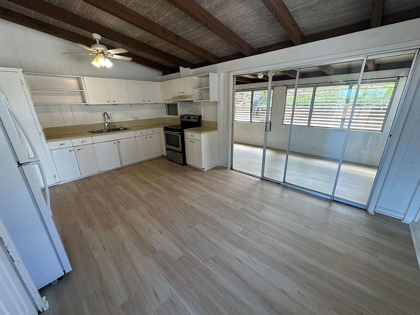 3 BD / 2 BA House in Pearl City! — Photo 3