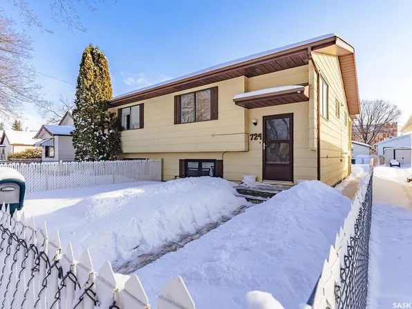 724 M AVENUE S, Saskatoon, SK S7M 2L4