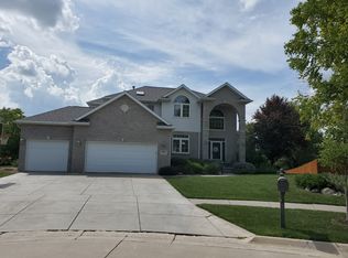 9210 Foxen Cir, Lincoln, NE 68526