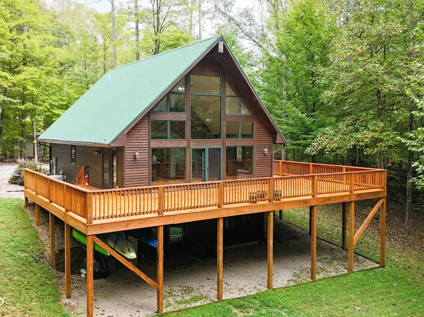 7615 N Hilltop Dr, Unionville, IN 47468