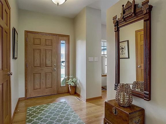 3rd image of 658 Cherrywood Dr