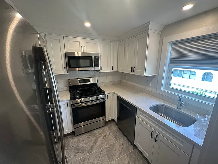 17 Byrnes St #1-2 — Photo 1