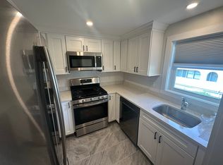 17 Byrnes St #1-2, Newport, RI 02840