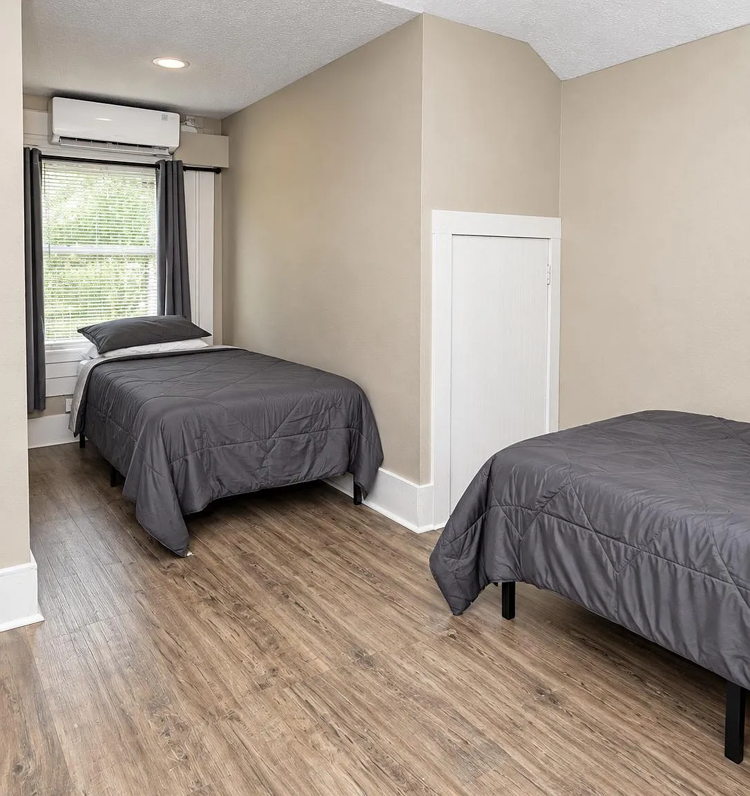 4 bed, 2.5 bath, 2000 sqft, $866 — Photo 1