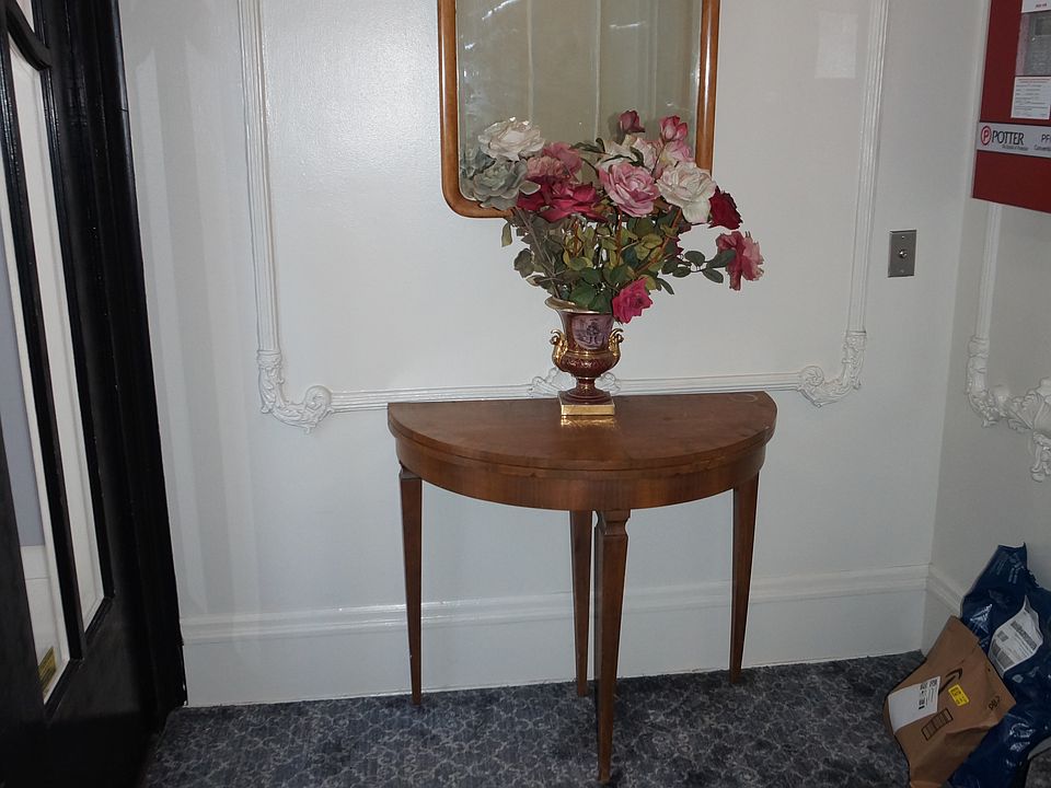Entry foyer 1740 Washington Street