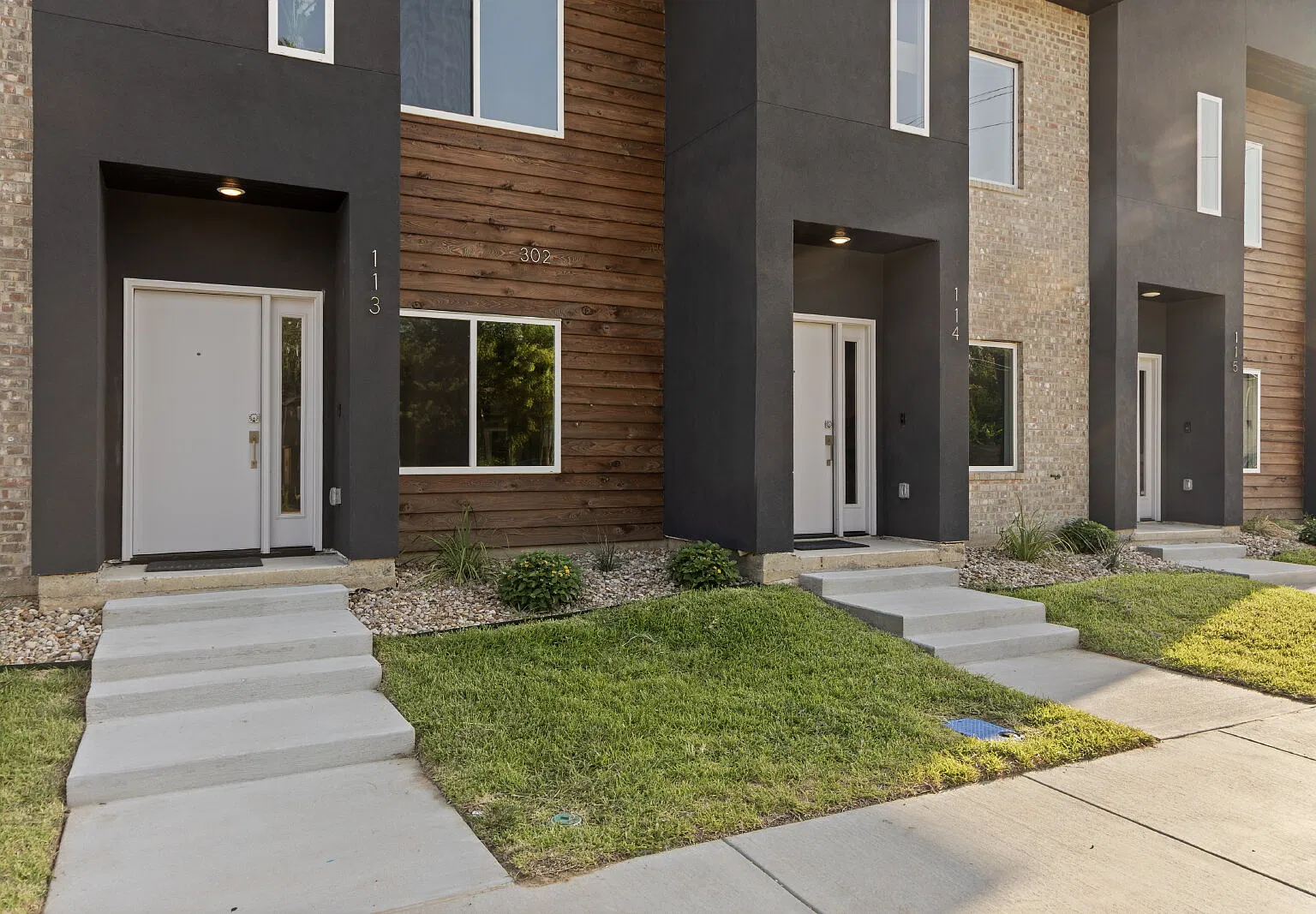 2 bed, 1.5 bath, 1113 sqft, $2,000 — Photo 1