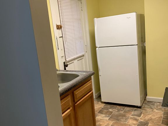 2nd image of 1501 Morgantown Ave APT 21