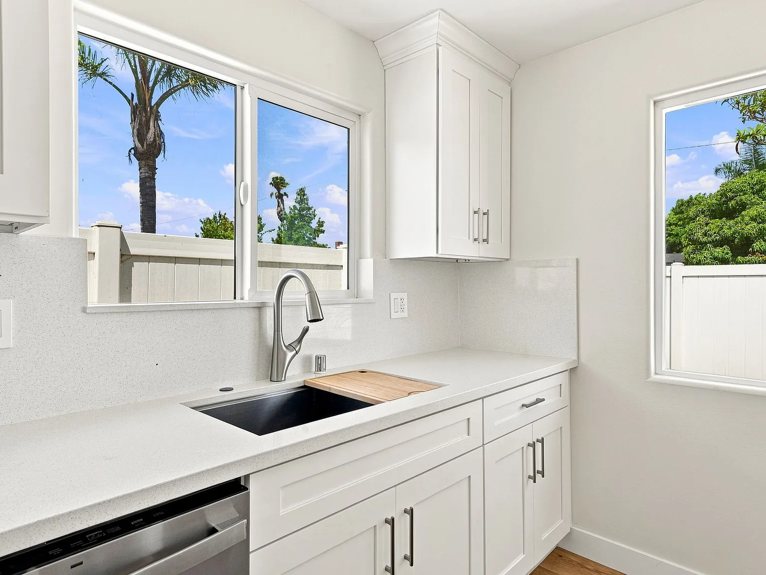 2 bed, 720 sqft, $3,100 — Photo 2