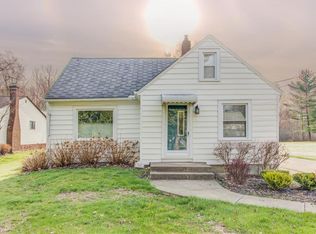 7427 Oakhill Rd, Bedford, OH 44146