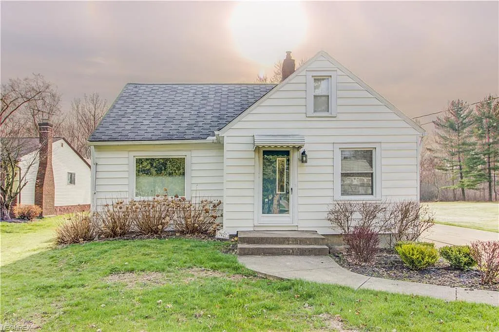 7427 Oakhill Rd photo 1
