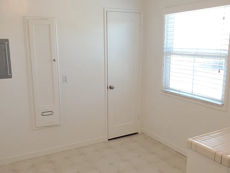 Kitchen Dining Area