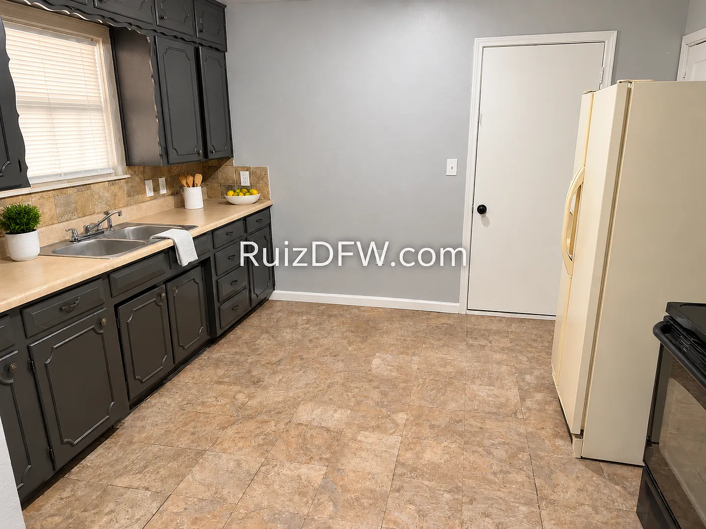 Single-Family Home In Handley. — Photo 4
