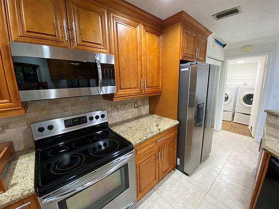 5th image of 319 NW 36th Avenue #319