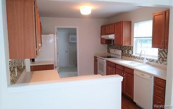 3rd image of 283 Four Seasons Dr #1