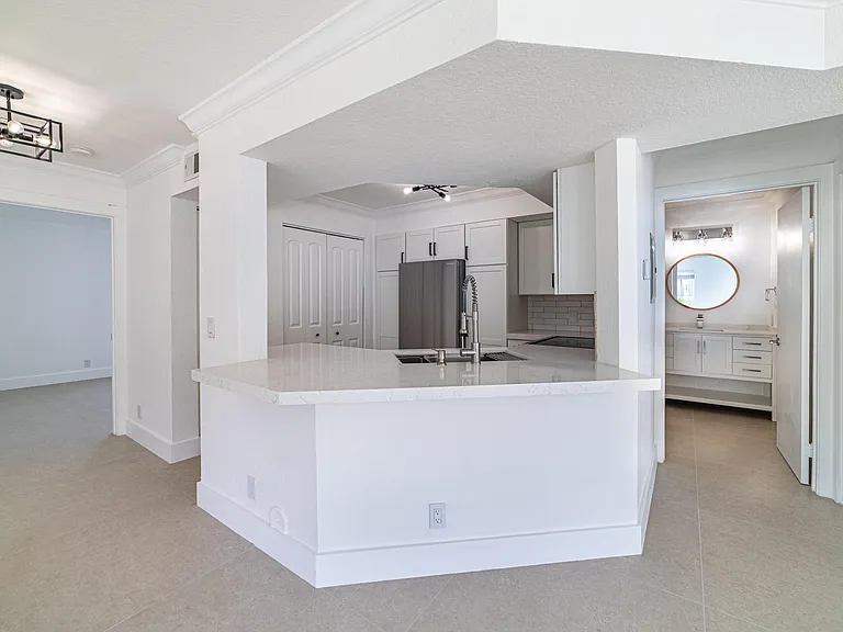 815 W Boynton Beach Blvd #12-106 — Photo 10
