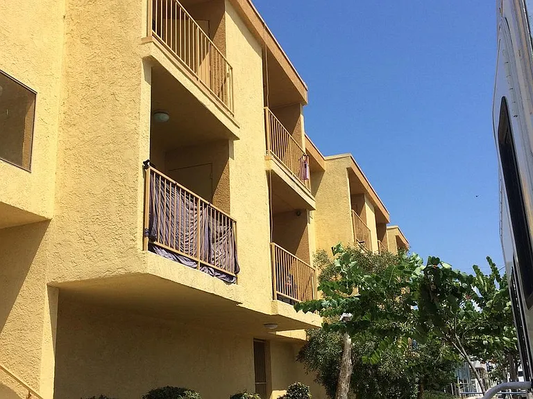 1615 S Pacific Ave — Photo 2