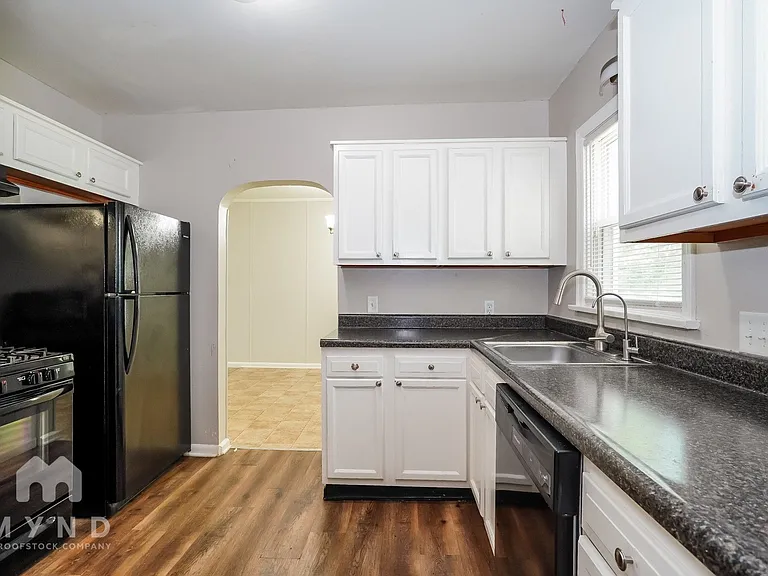 1630 Elaine Rd — Photo 10