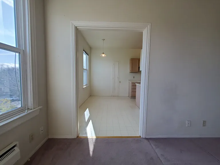 Historic Mediterranean Building in Great Location — Photo 11