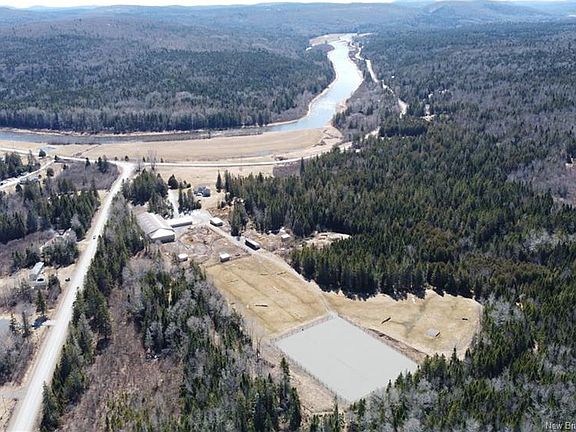 2nd image of 560 Lakeside Rd