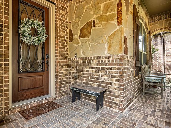 4th image of 43 Hearthshire Cir