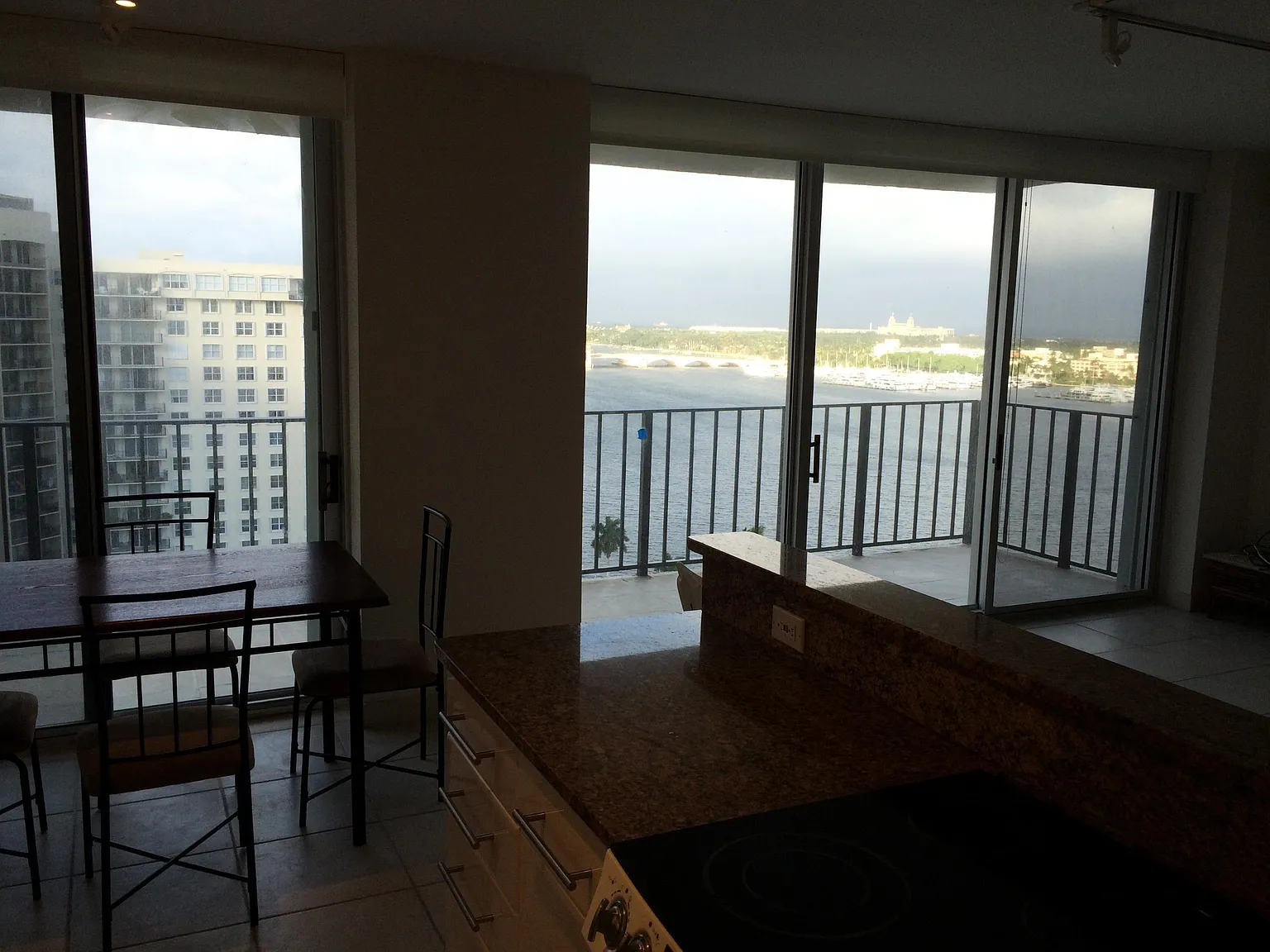 2 bed, 2.0 bath, 1348 sqft, $3,900 — Photo 4