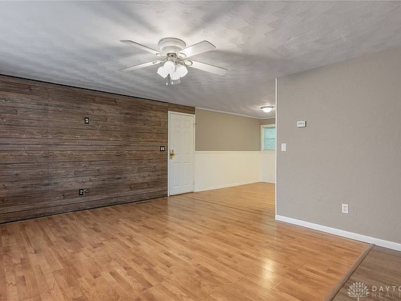3rd image of 4470 Mahler Dr