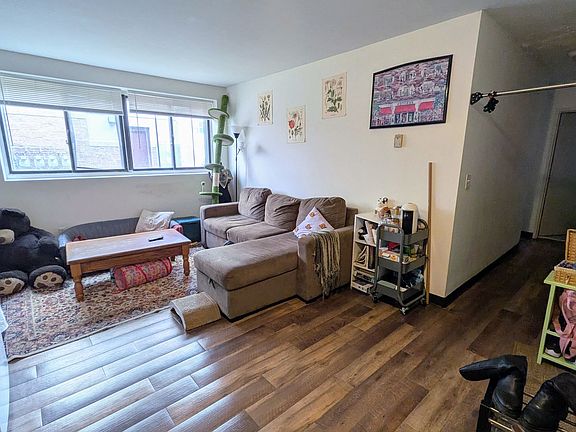 4th image of 615 Ontario St SE APT 4