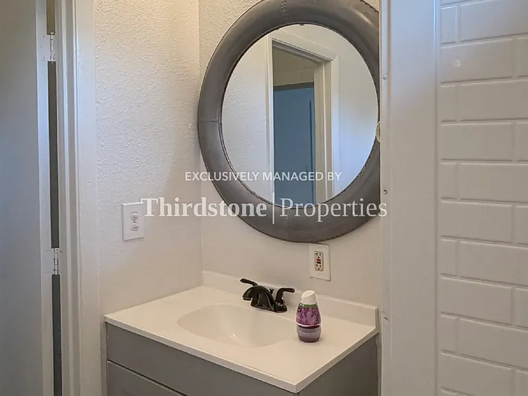 2125 Lambert St — Photo 12