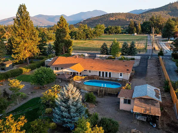 1850 Camp Baker Rd, Medford, OR 97501