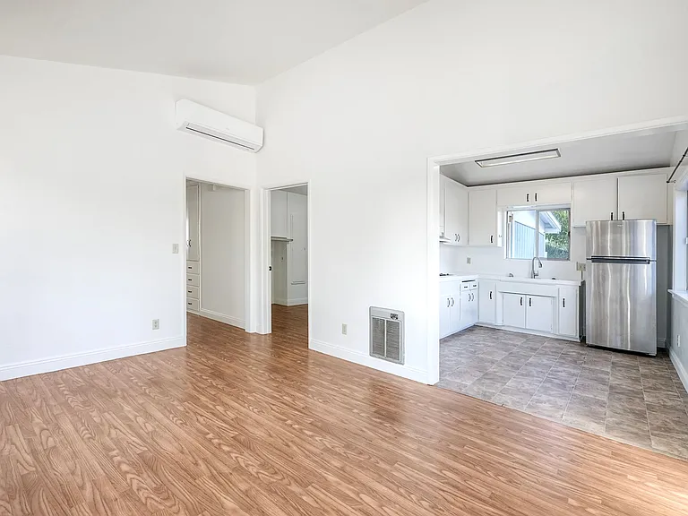 3748 Manchester Ave — Photo 6
