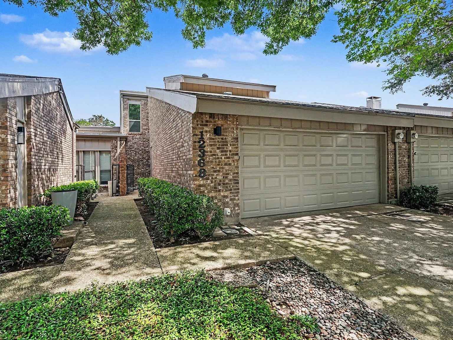 2 bed, 2.5 bath, 2281 sqft, $3,750 — Photo 2