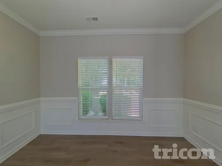 1002 Hollingdale Ct — Photo 3