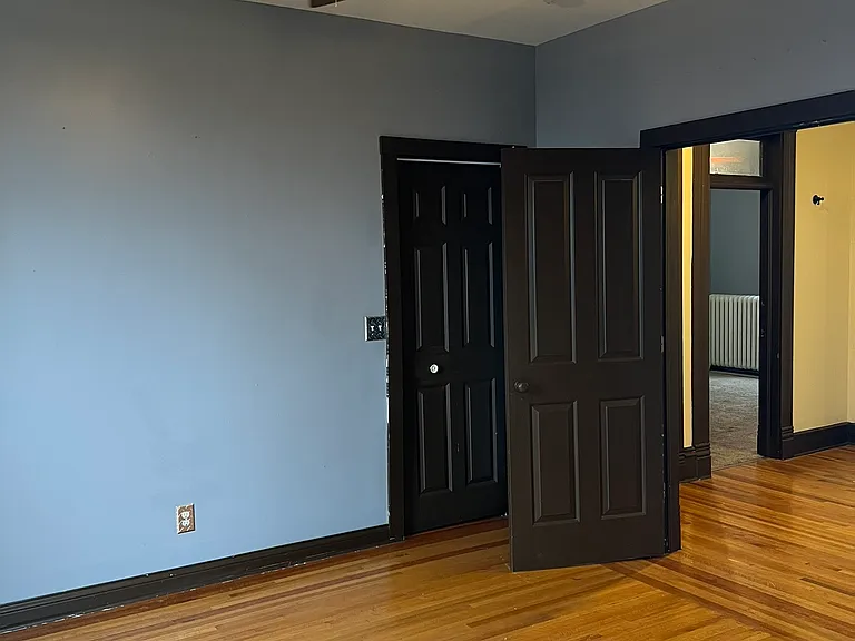 721 W 7th St — Photo 33