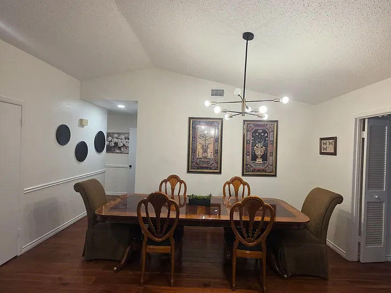1805 Eastfield Dr — Photo 2