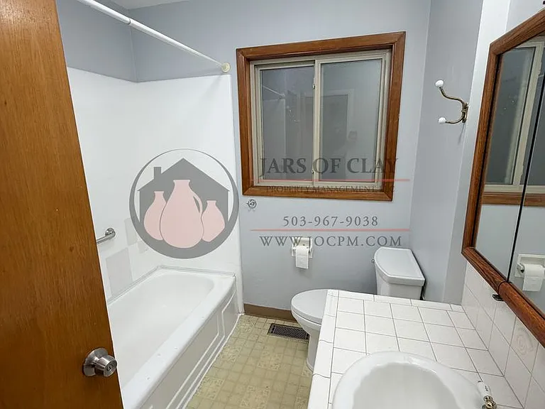 3231 Alberta Ave NE — Photo 16