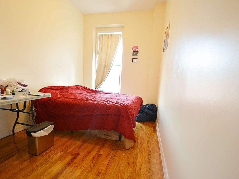 2nd image of 4 Park Pl #1