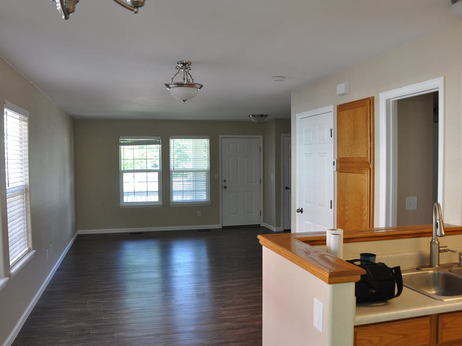 3 bed, 3.5 bath, $2,295 — Photo 2