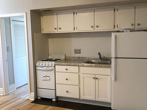 3rd image of 2404 Auburn Ave APT 2