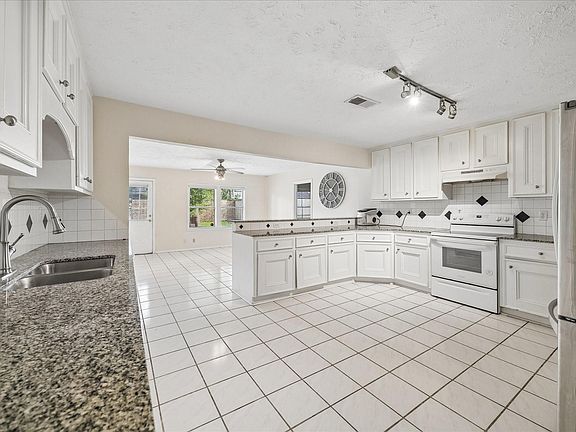 5th image of 6621 Westview Dr