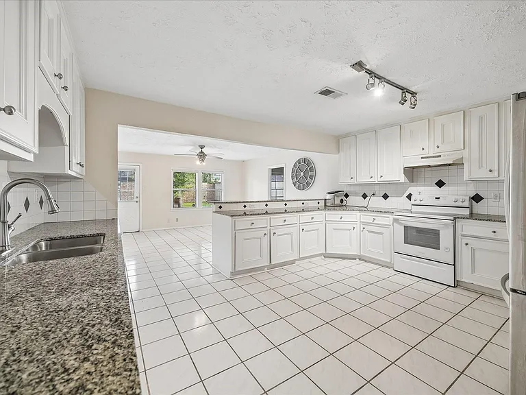 6621 Westview Dr — Photo 5