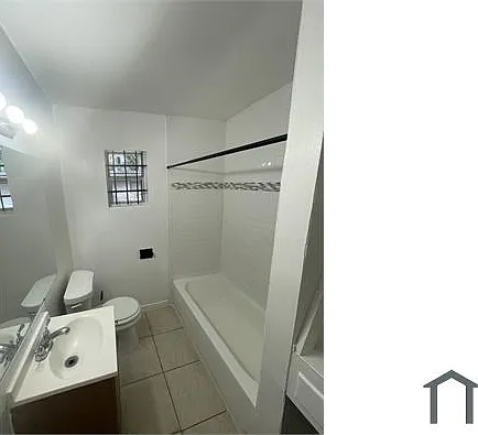 4526 Fairview St — Photo 4